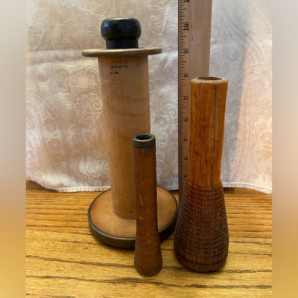 Trio of wooden antique spools - one hand painted with carousel horse - Picture 5 of 10